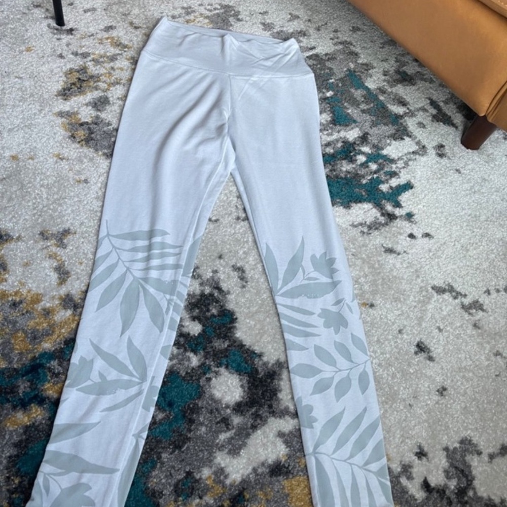 Aerie Chill Play Move Leggings with Mesh Floral Panels Light Blue Size Medium